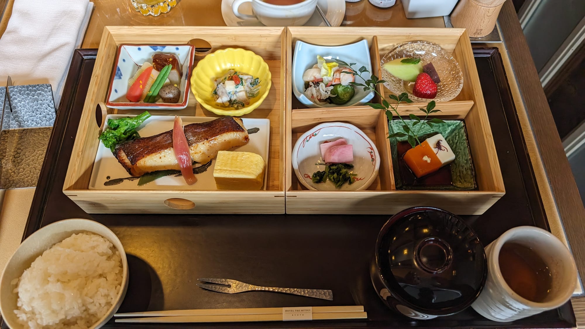 Enjoy complimentary Japanese (or Western) breakfast as an Elite at the Mistui - Source: You Are Travel